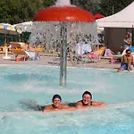 Camping Montorfano مكان تخييم Montorfano