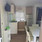 Camping Montorfano مكان تخييم Montorfano