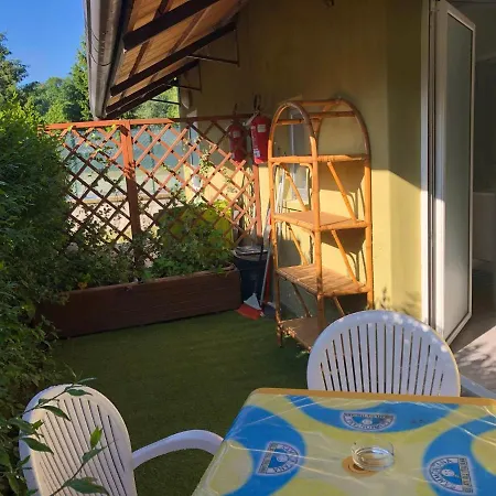 Camping Montorfano مكان تخييم Montorfano