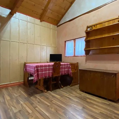 مكان تخييم Camping Montorfano 2*