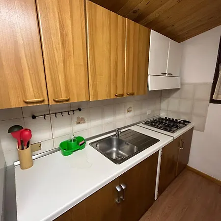 Camping Montorfano مكان تخييم Montorfano