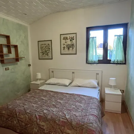Camping Montorfano Кемпинг 2*