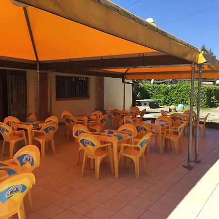 Camping Montorfano مكان تخييم Montorfano