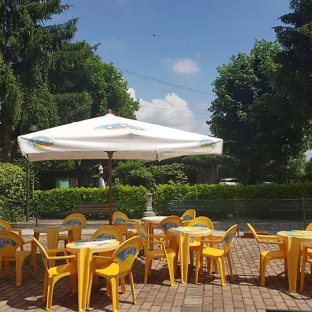 Camping Montorfano مكان تخييم Montorfano