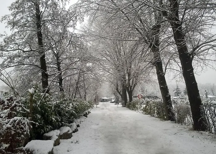 Camping Montorfano Кемпинг 2*